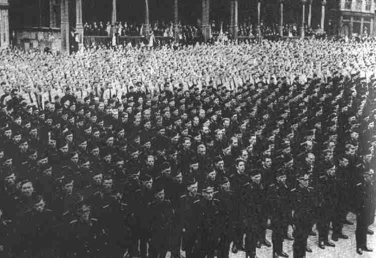 12
juillet 1942. Sur la grand-place de Bruxelles, le VNV (Vlaamse
Nationaal Verbond) organisait une grande manifestation  de
masse .