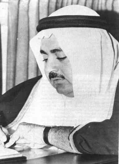 Adnan
Kassogi en tenue traditionnelle Saoudienne
