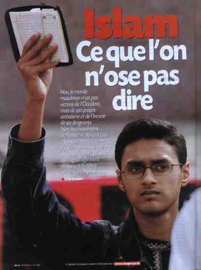 jeune
agitateur brandissant le coran devant un policier (britannique)