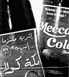 Des bouteilles de 1,5 l de  Muslim Up  et de  Mecca Cola , deux copies de Coca-Cola produites en France