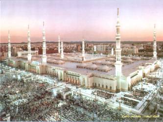 La grande mosquée de Médine - la seconde « ville sainte » de lIslam - où se trouve le tombeau de Mahomet.