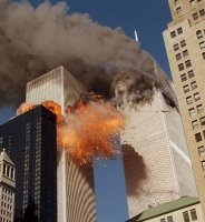 impact d'unn boieng sur une des tours du world trade center le 11 septembre 2001