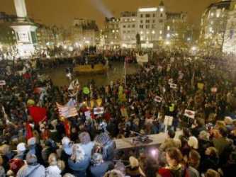 La foule autour de Trafalgar Square, Londres, de nos jours